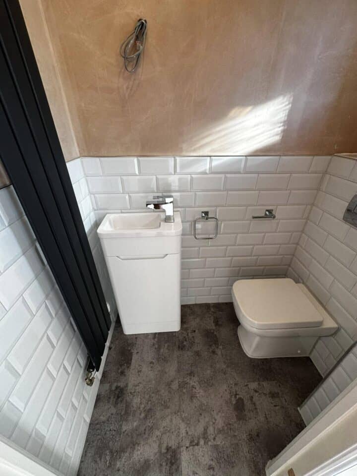 Classic Metro Style Toilet Refurb 03